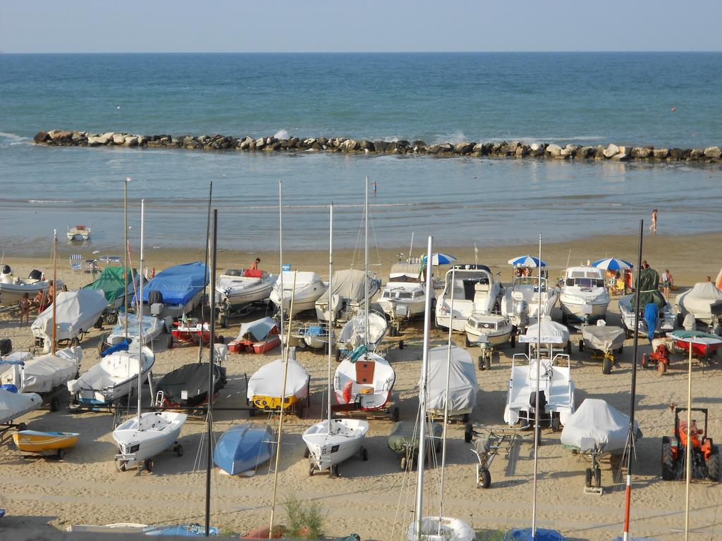 Hotel Laguna Blu Ріміні Номер фото