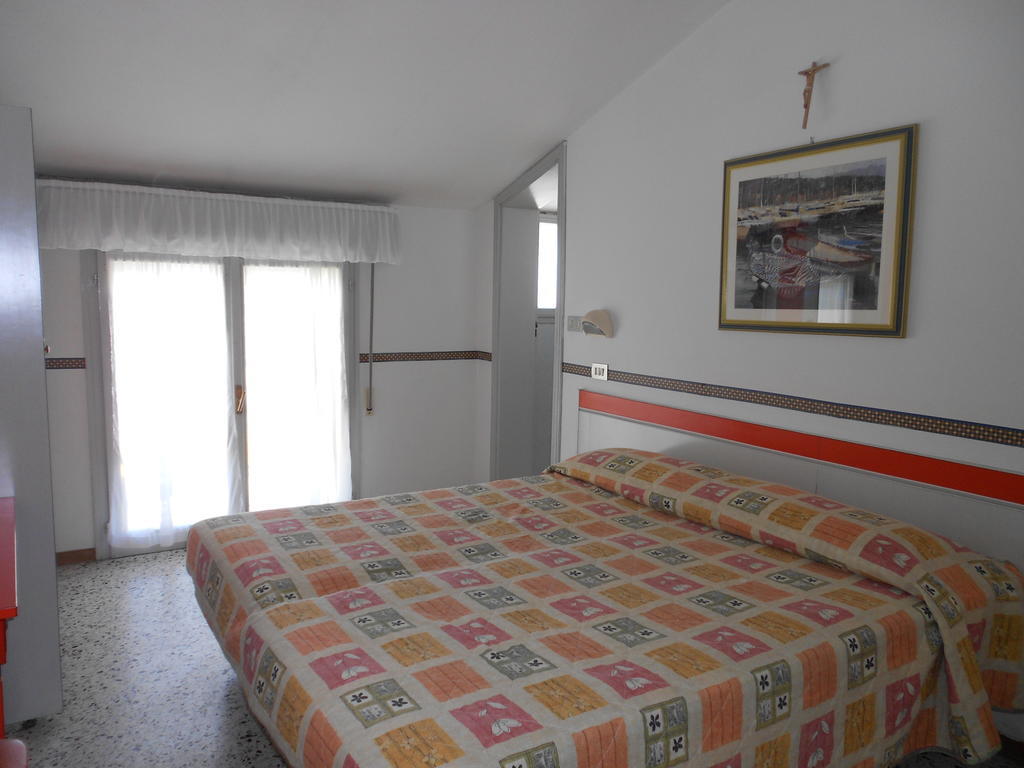 Hotel Laguna Blu Ріміні Номер фото