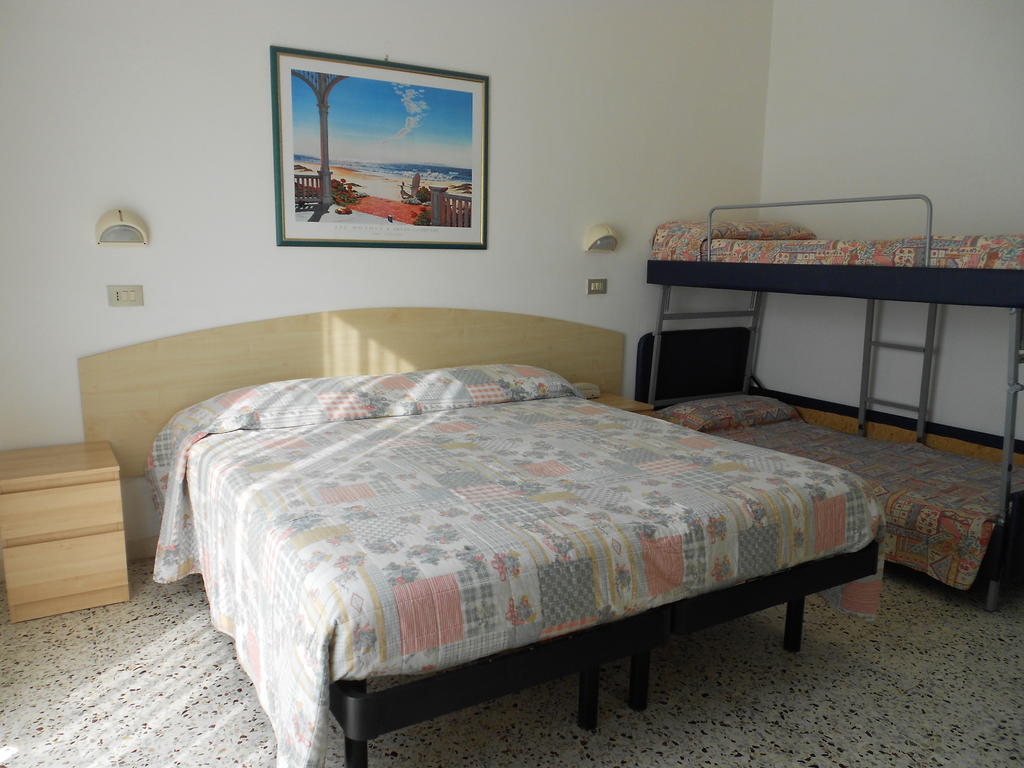 Hotel Laguna Blu Ріміні Номер фото