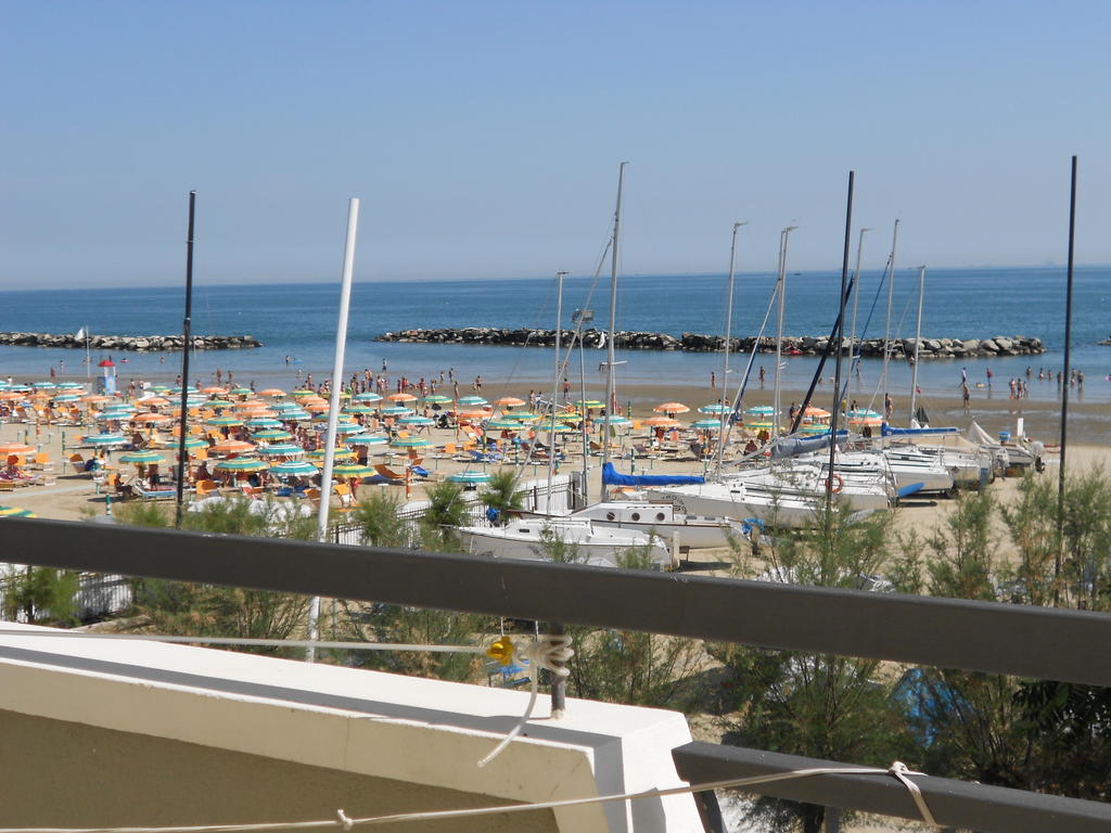 Hotel Laguna Blu Ріміні Екстер'єр фото