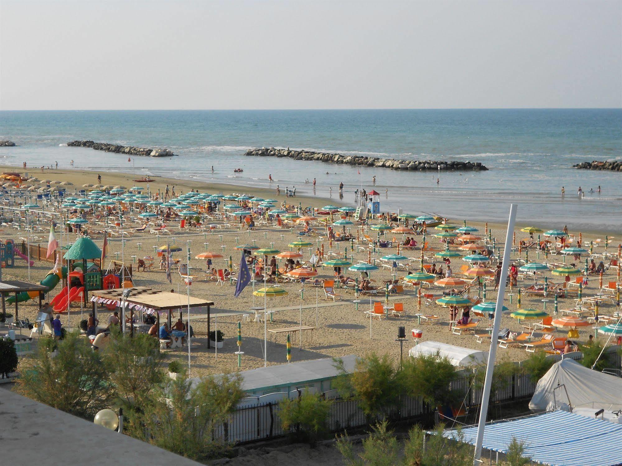 Hotel Laguna Blu Ріміні Екстер'єр фото